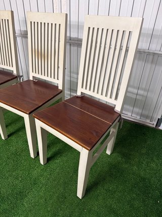 Juego de 4 sillas de madera