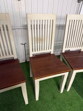 Juego de 4 sillas de madera
