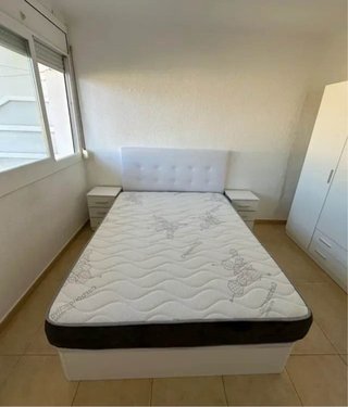 Base de cama tapizada y cabecero