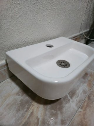 Lavamanos pequeño en perfectas condiciones