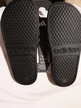 Chanclas Adidas Negras y Doradas Talla 37