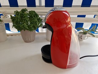 Cafetera Dolce Gusto Roja