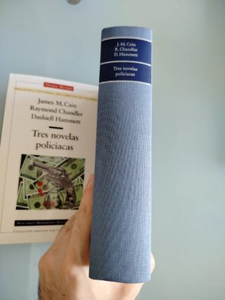 Tres novelas policiacas
