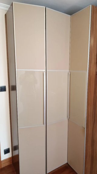 Armario rinconero cristal y madera