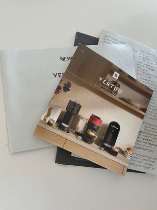 Cafetera Nespresso Vertuo Pop Negra
