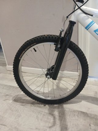 Bicicleta infantil Btwin blanca