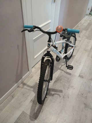 Bicicleta infantil Btwin blanca