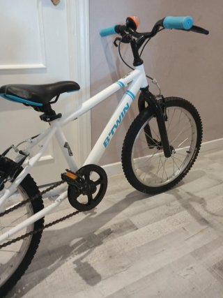 Bicicleta infantil Btwin blanca