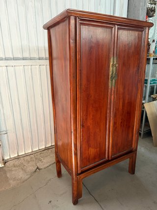Armario antiguo oriental de madera