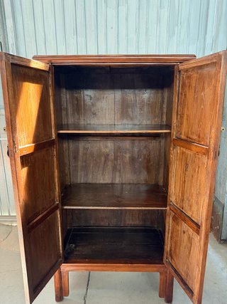Armario antiguo oriental de madera