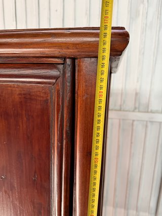 Armario antiguo oriental de madera