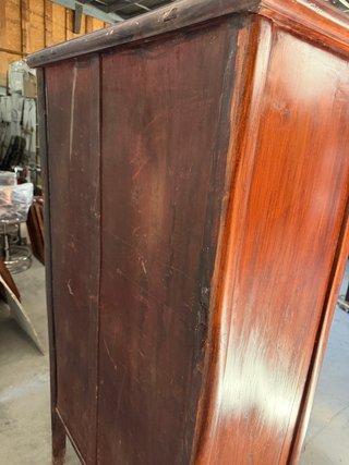 Armario antiguo oriental de madera