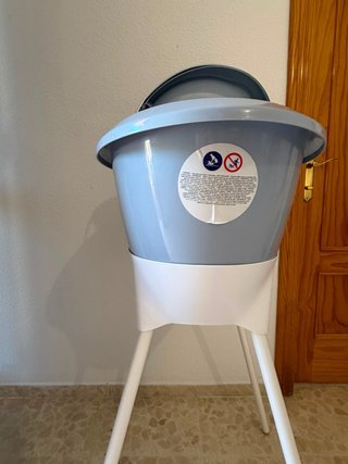 Bañera LUMA para bebé con soporte y cubo
