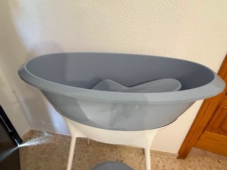 Bañera LUMA para bebé con soporte y cubo