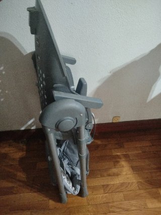 Trona de bebé gris