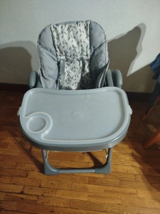 Trona de bebé gris