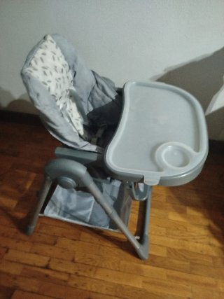 Trona de bebé gris