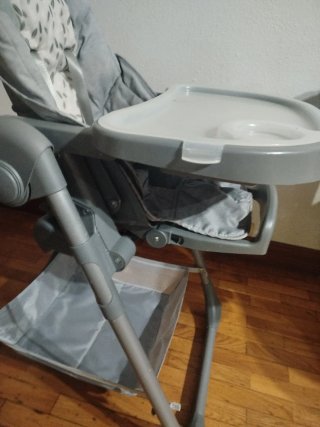 Trona de bebé gris
