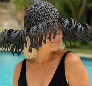 Conjunto sombrero y bolso de playa negro