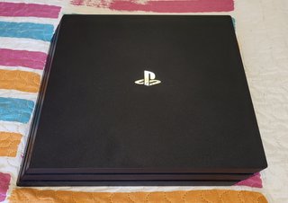 PS4 Pro 1TB + mando + 5 Juegos