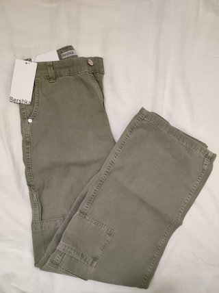 Pantalón cargo Bershka verde oliva