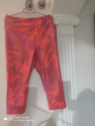 Pantalón corto deportivo estampado