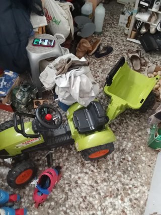 Tractor de pedales para niños
