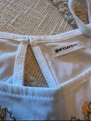 Blusa de tirantes con bordado