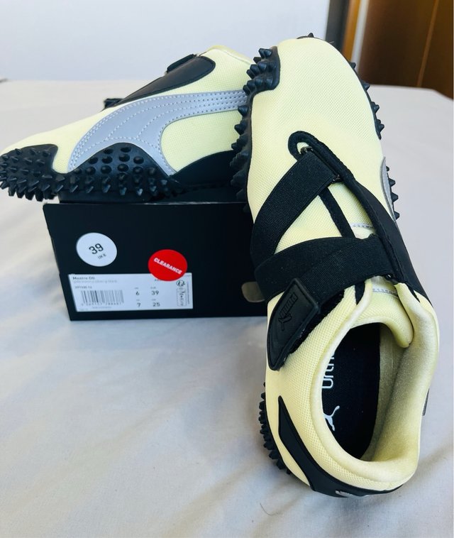 Deportivas Puma Negras y Amarillas