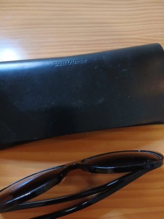 Gafas de sol Saint Laurent negras y marrones