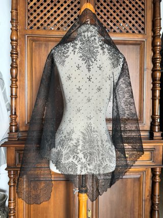 Mantilla de encaje Cambrai negra