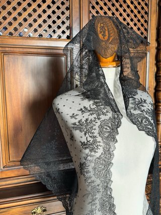 Mantilla de encaje Cambrai negra