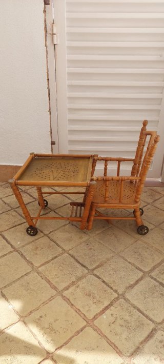 Trona transformable en mesita