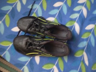 Zapatillas Puma Fútbol Multitaco Negras y Amarilla