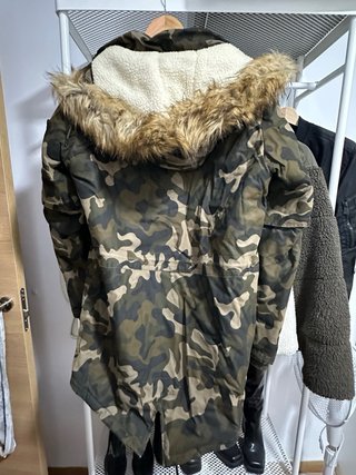 Parka Bershka militar capucha pelo