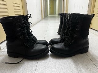 Botas de montaña negras