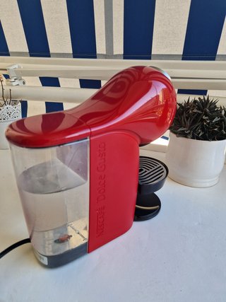 Cafetera Dolce Gusto Roja