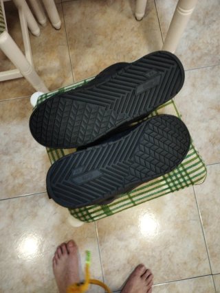 Zapatillas Pull&Bear Negras con Cordones Verdes