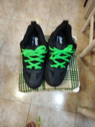 Zapatillas Pull&Bear Negras con Cordones Verdes