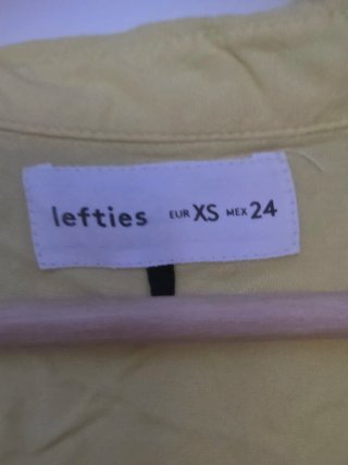 Vestido amarillo con botones