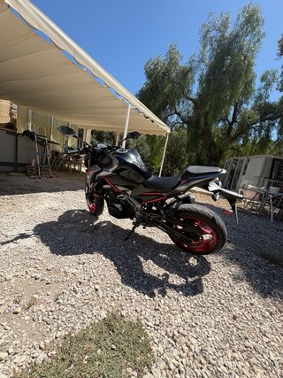 Kawasaki Z900 A2 Negra y Roja