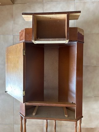 Estantería de esquina de madera