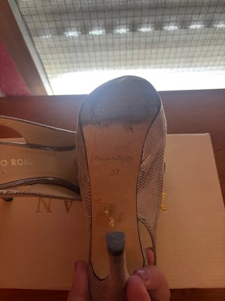 Zapatos de tacón plateados