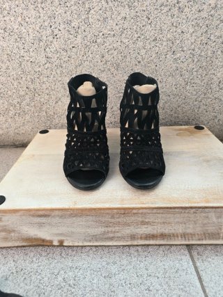 Sandalias de piel negras talla 38 Carvela