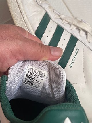 Abbigliamento Adidas, tuta e scarpe Superstar