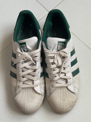 Abbigliamento Adidas, tuta e scarpe Superstar