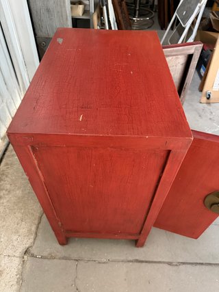 Mesita auxiliar oriental roja