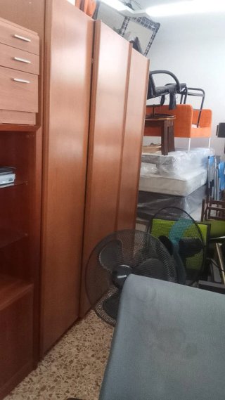 Armario puertas correderas madera