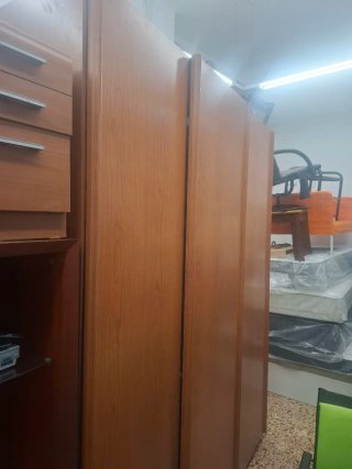 Armario puertas correderas madera