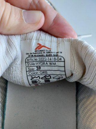 Zapatillas deportivas beige y grises